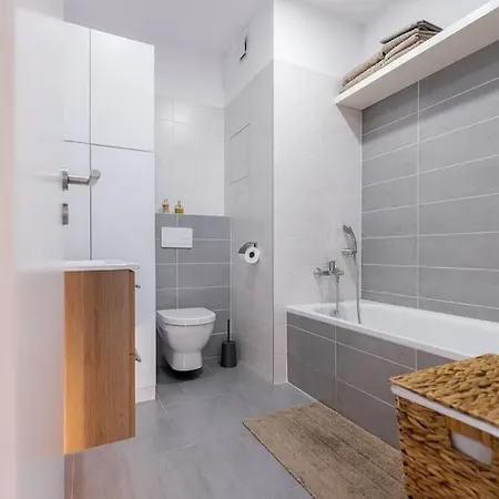 Apartment Comfy And Stylish With Terrace Near Center *