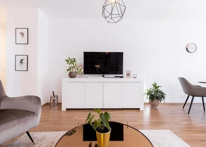 Comfy And Stylish With Terrace Near Center