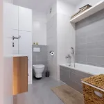 Apartman Comfy And Stylish With Terrace Near Center *