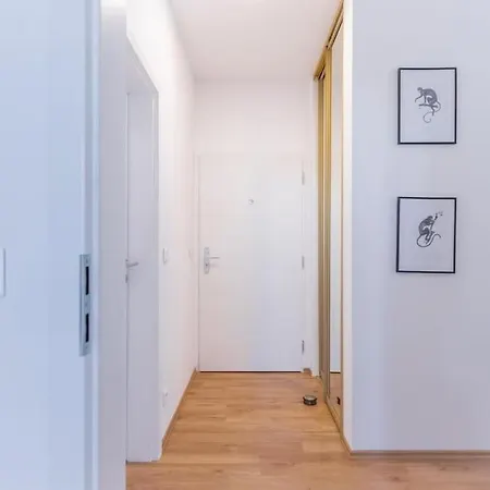Comfy And Stylish With Terrace Near Center Apartman *