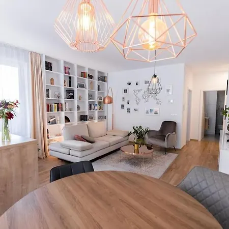 Comfy And Stylish With Terrace Near Center Apartman *